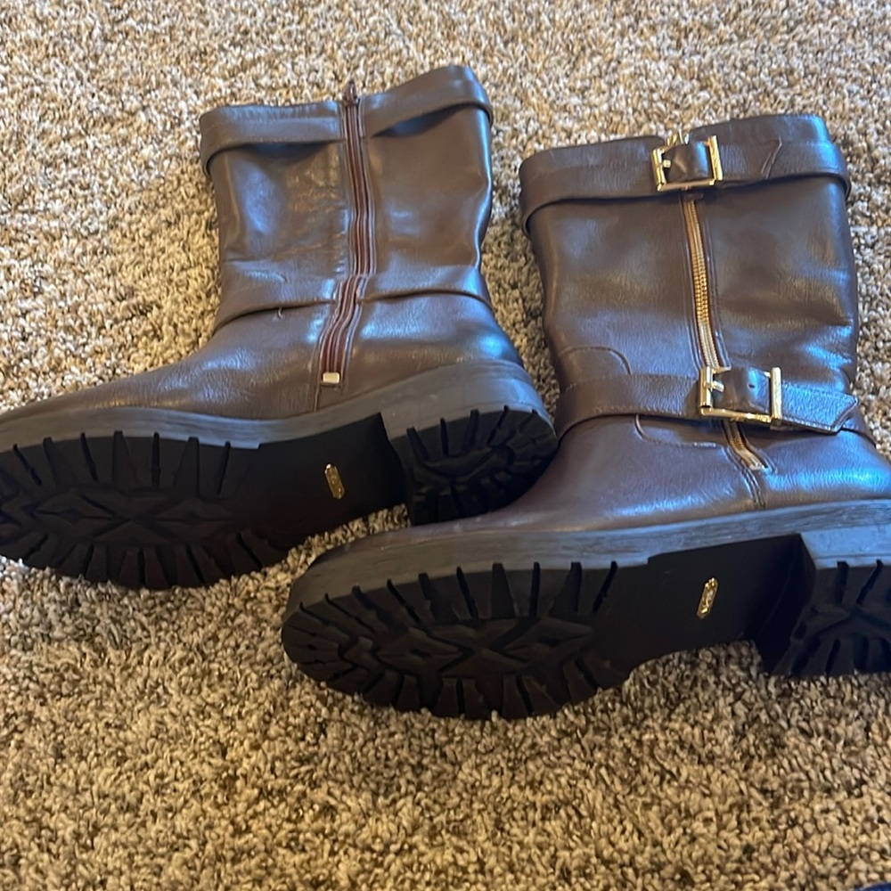 Brand new leather made by Vionic